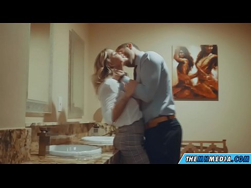 ❤️ Kiedy biuściasta blondynka uwodzi cię w publicznej toalecie ❤️❌ Anal porn at us ❌
